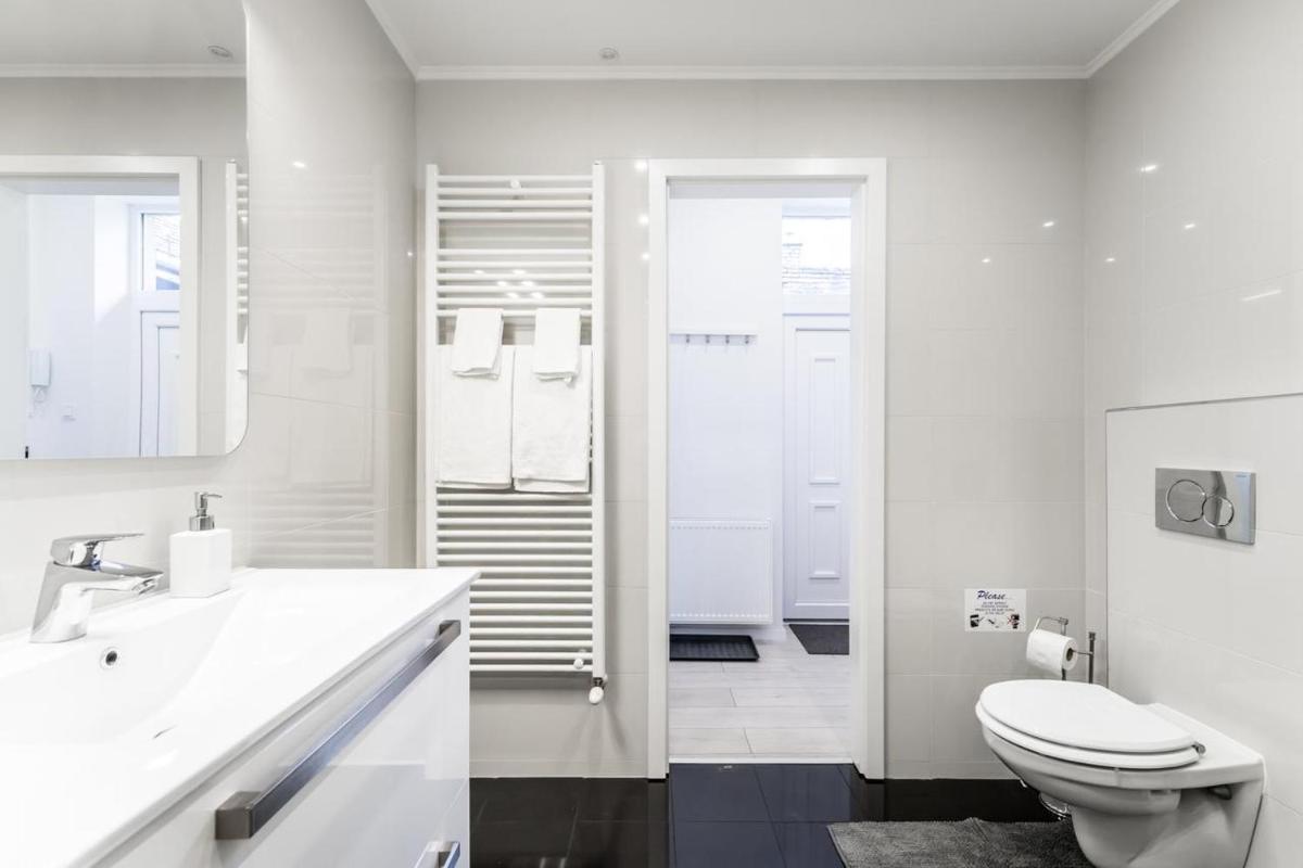 Minimalistico Apartment - Housity