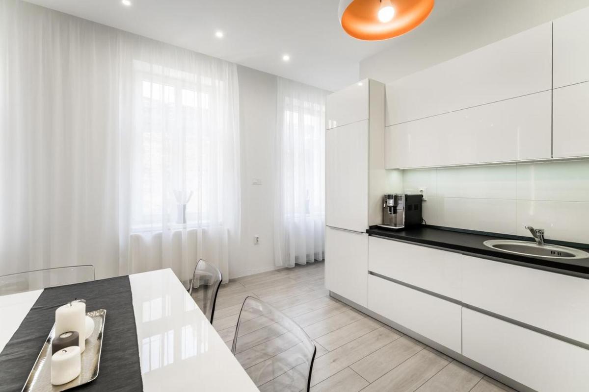 Minimalistico Apartment - Housity