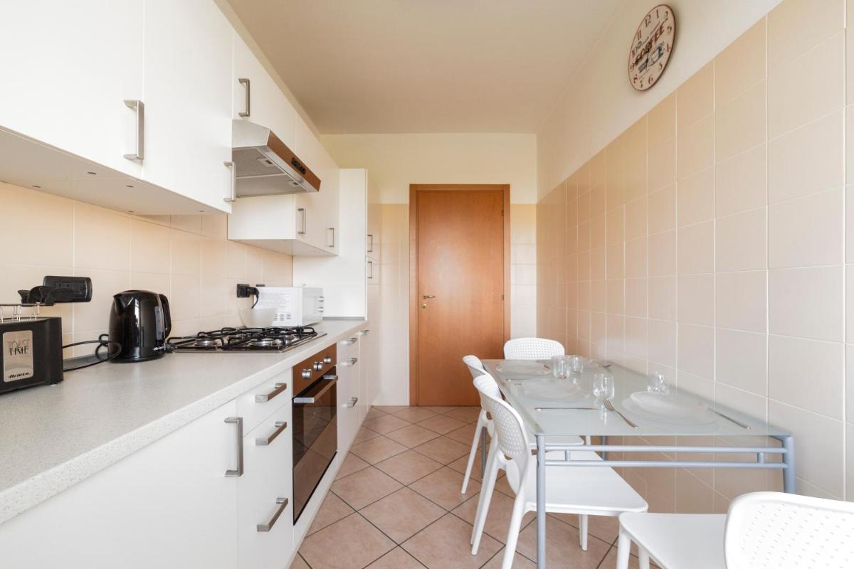 Milano Rogoredo APT with Terrace! - Housity