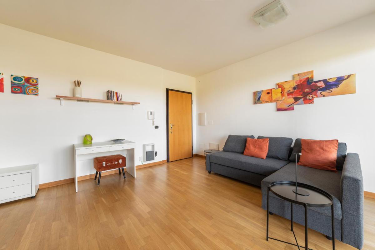 Milano Rogoredo APT with Terrace! - Housity