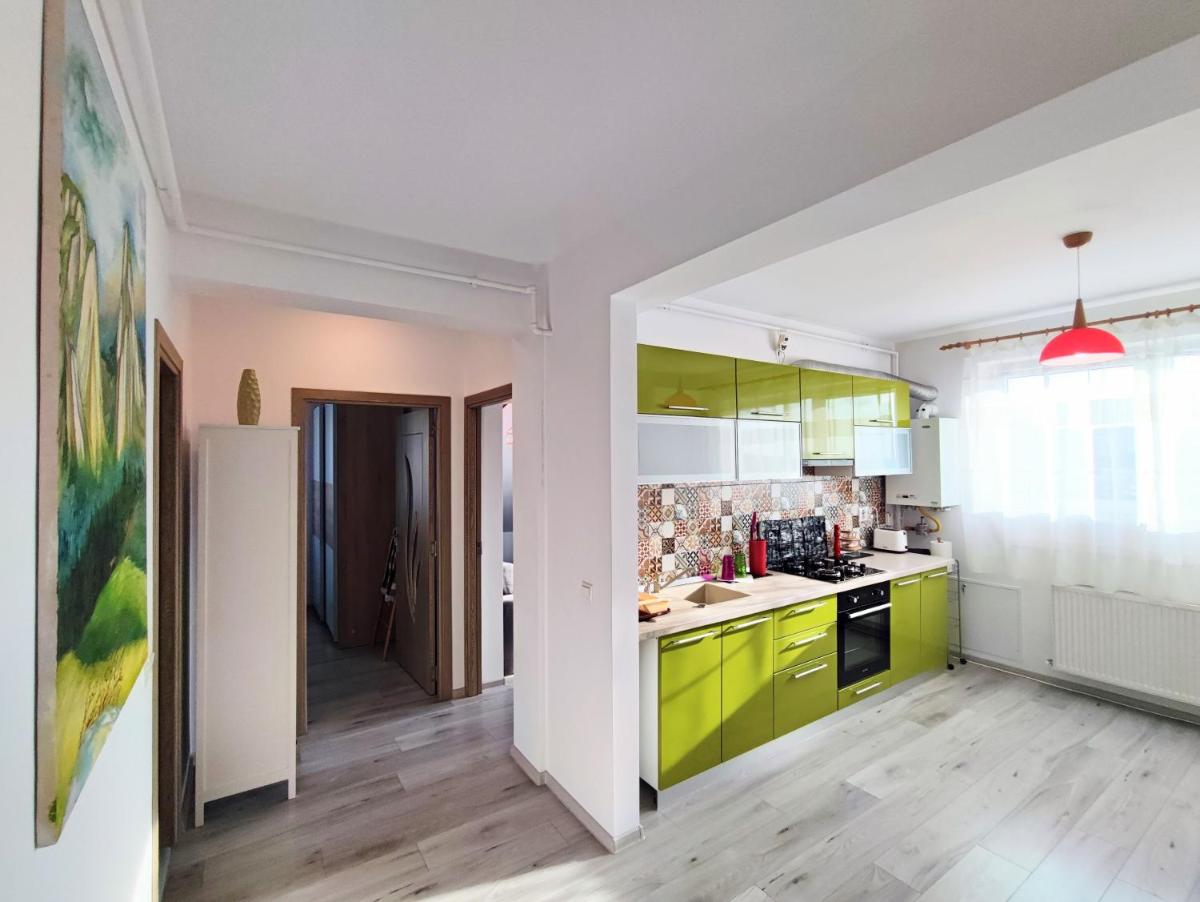 Suitetrails - Quiet and Cozy 2 bedroom flat with free parking included