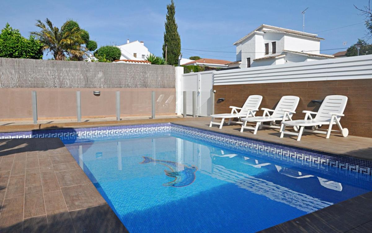 Modern villa with private pool - Housity