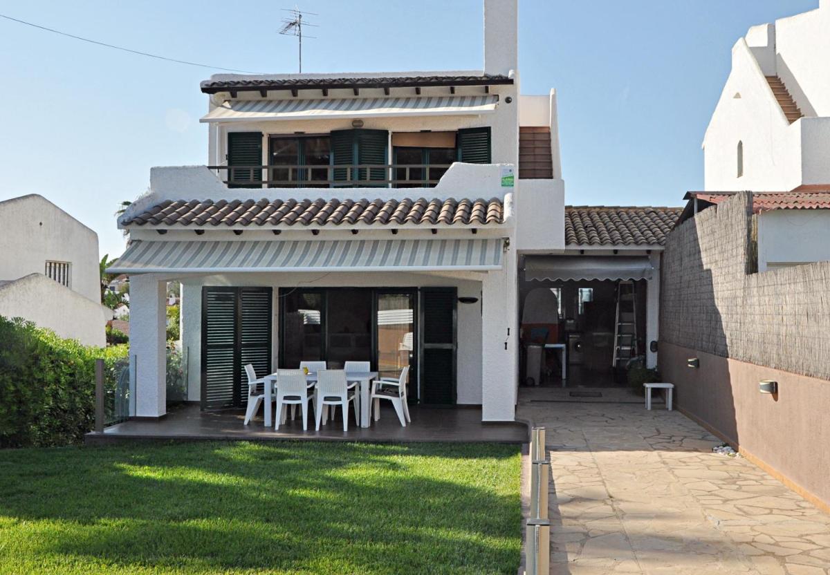 Modern villa with private pool - Housity
