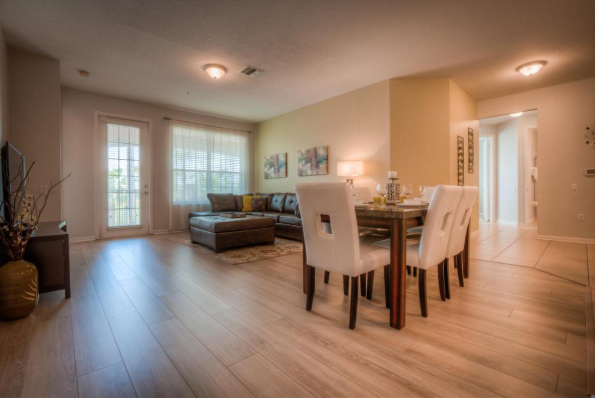 Beautiful LAKEVIEW Deluxe Condo Near Theme Parks - Housity