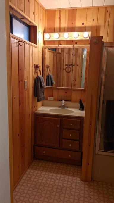 King's Cabin - Housity