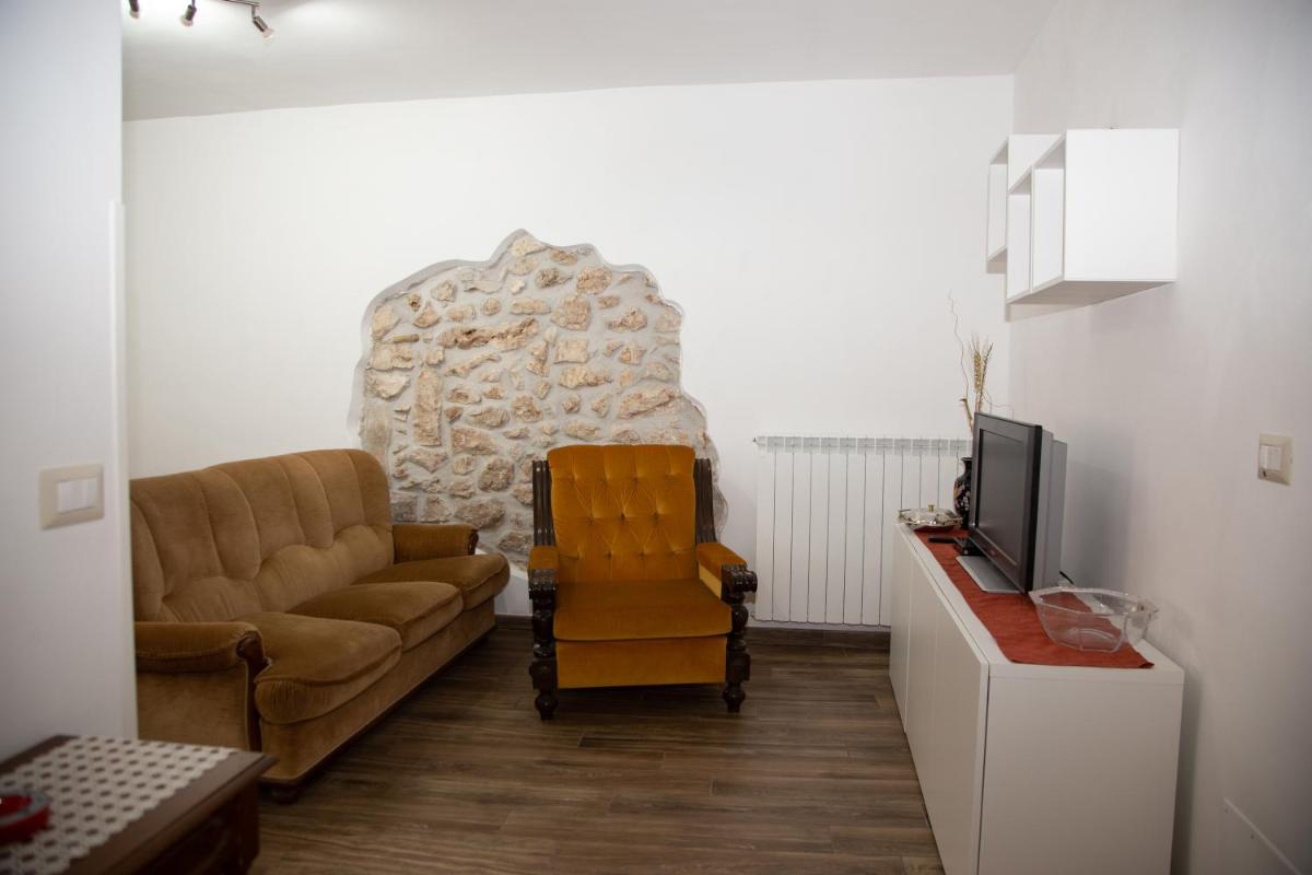 Casetta Via Lago - Housity