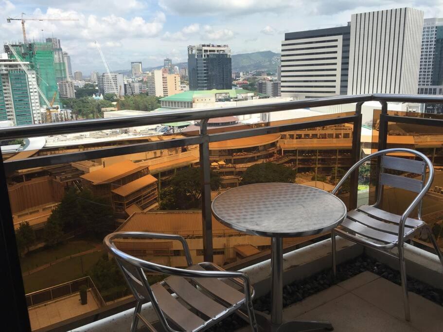 SPACIOUS 1BR 44sqm STUDIO UNIT near AYALA MALL - Housity