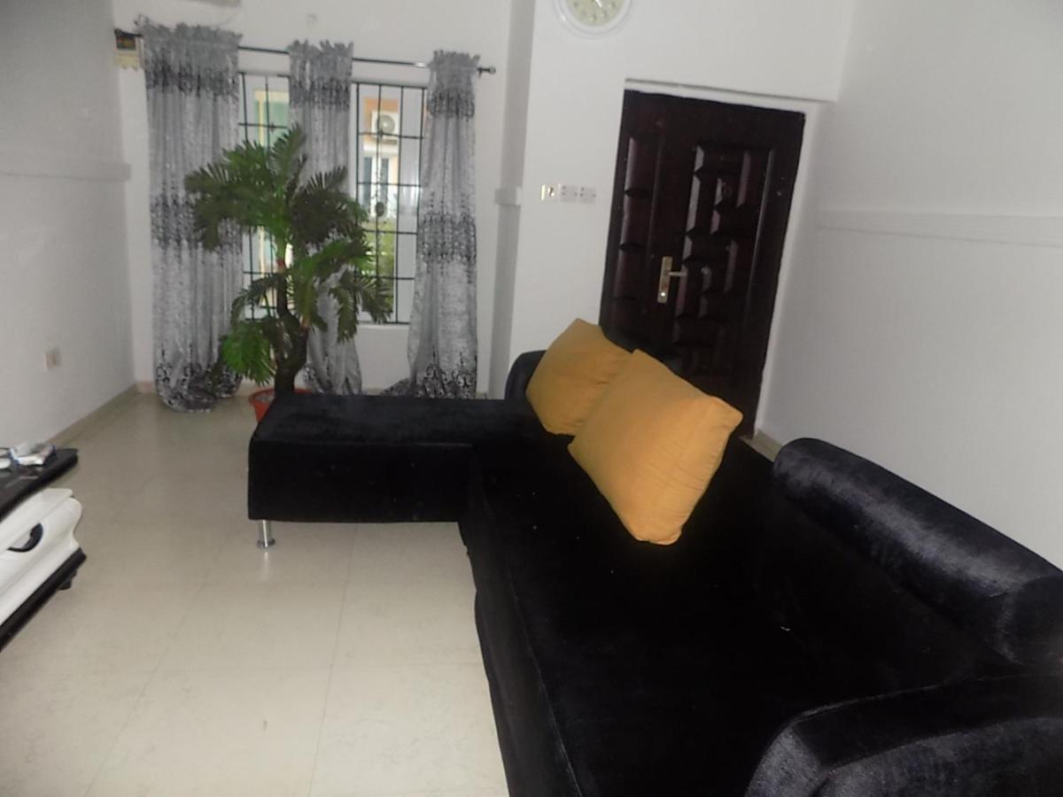 Suitetrails - Unique 1BEDROOM Shortlet Stadium Rd with 24hrs light-FREE WIFI -N35,000