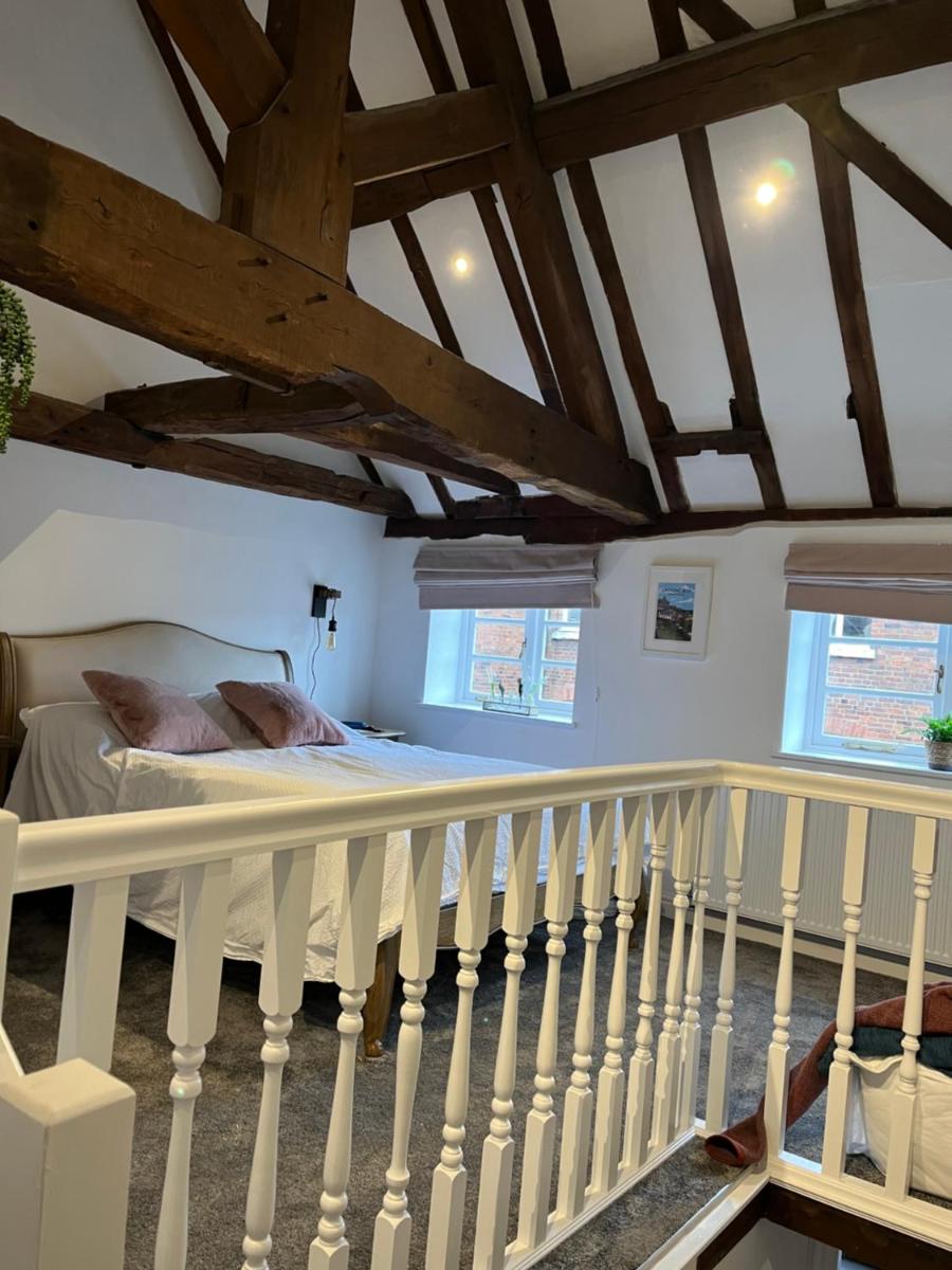 Period 4 storey town house in the heart of Bewdley - Sleeps 6 - Free private parking for 1 car - Housity