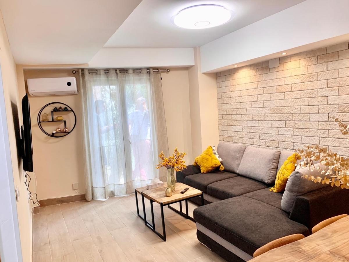 Suitetrails - Luxury Apartment by the Sea
