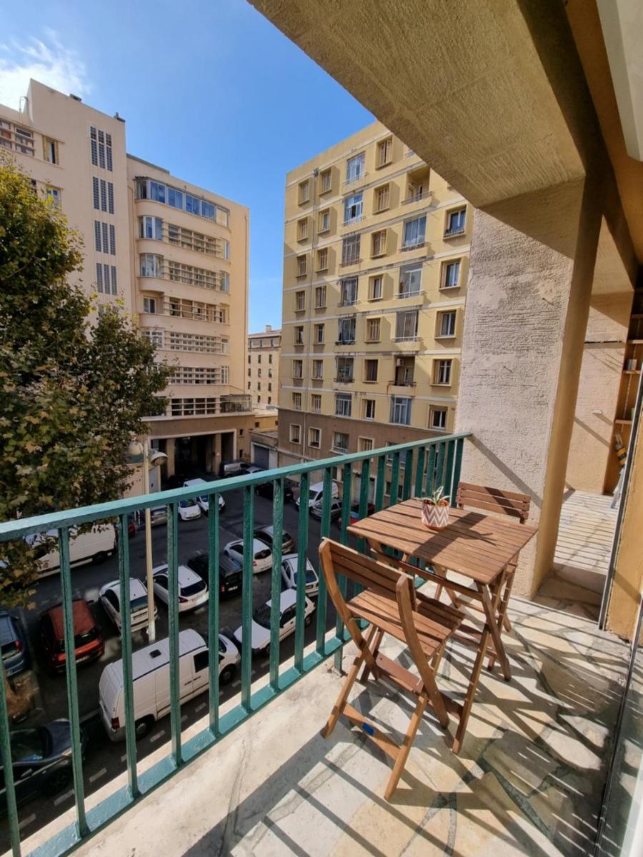 La Caisserie Vieux-port / une chambre et balcon - Housity