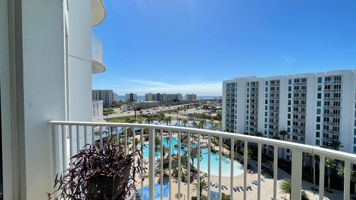 Suitetrails - Spectacular Sunsets 5 star Resort Condo Across from Beach Sleep 6 Private Shuttle