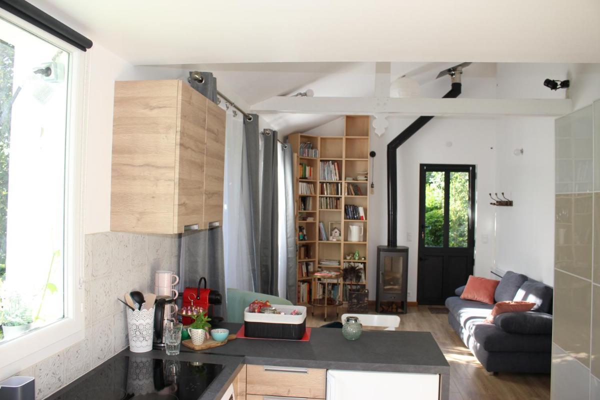 Cocoon in a green setting, private garden - Housity