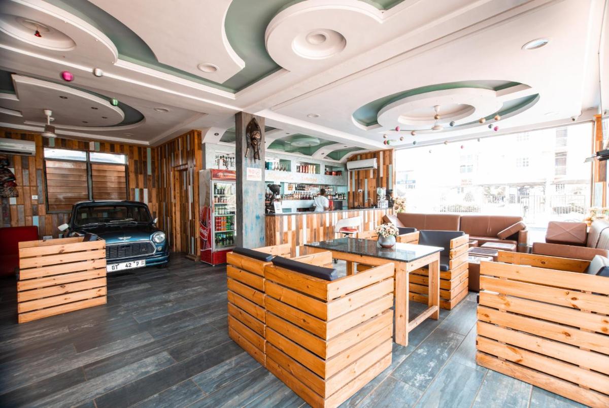 PLUS 33 HOTEL - Housity