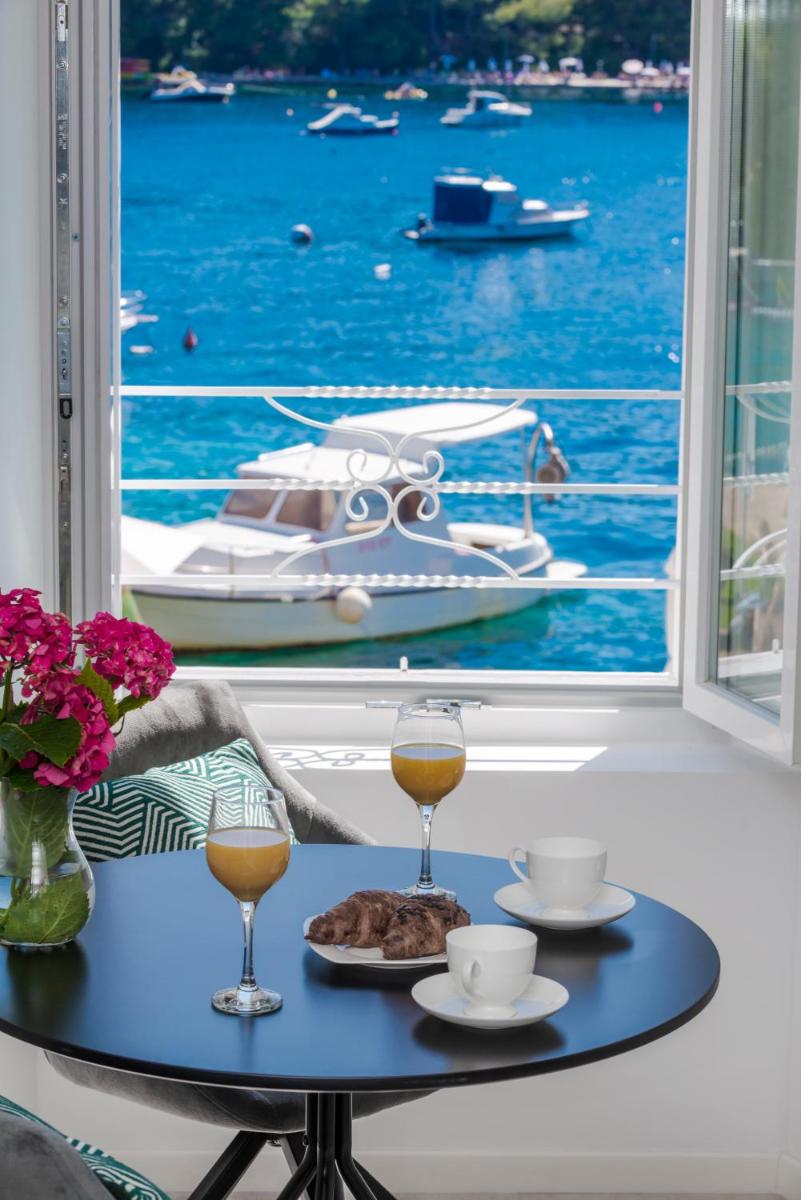 Suitetrails - La Porta 1, seaview apartment in the center