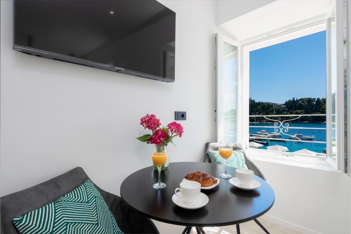 Suitetrails - La Porta 1, seaview apartment in the center