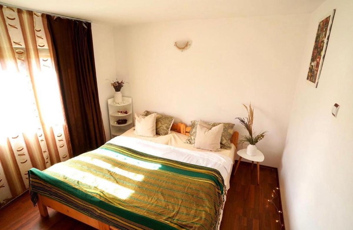 Cheerful Cottage - Housity
