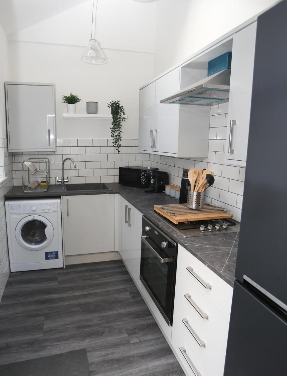 Cheerful 4-bedroom home in Sheffield - Housity
