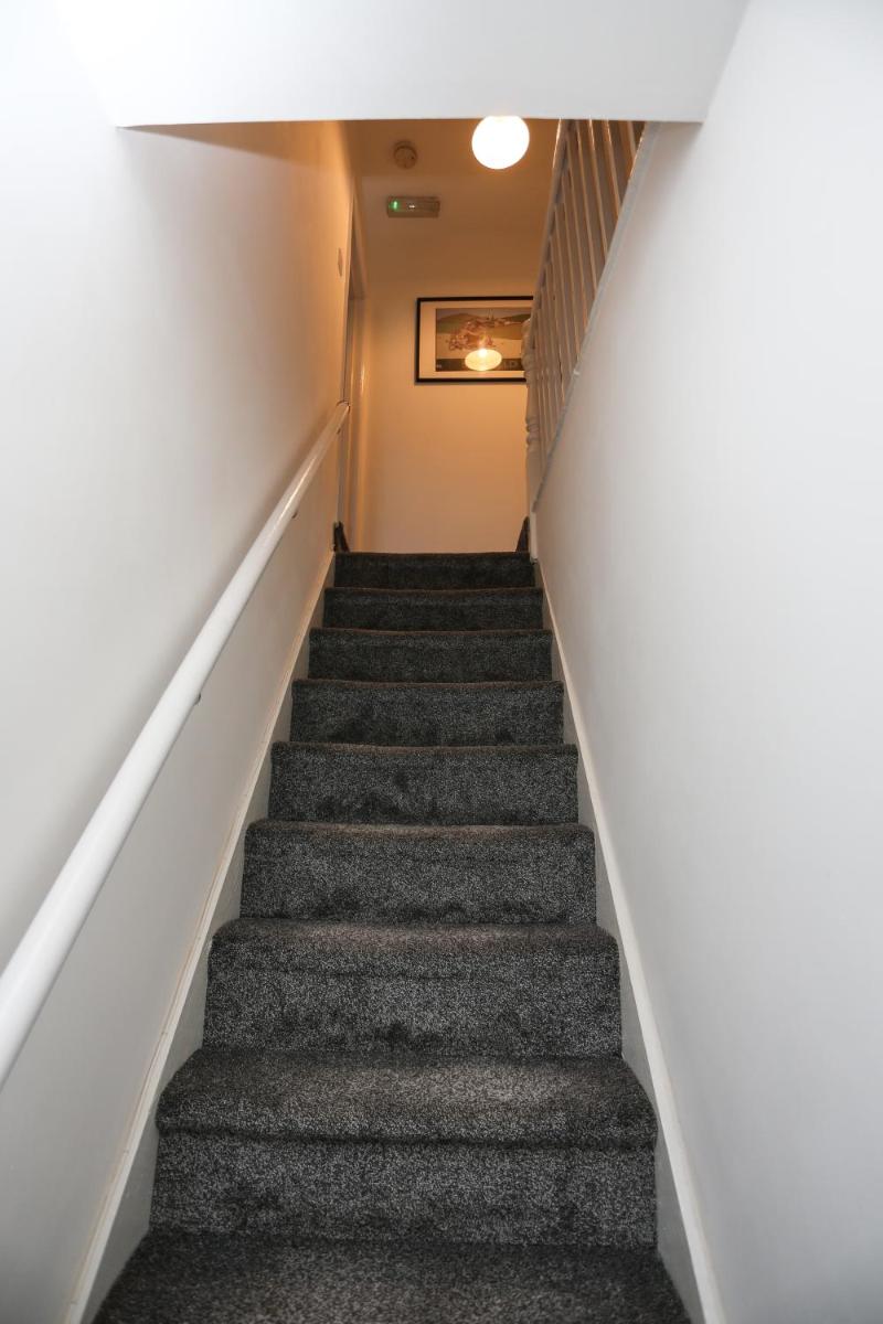 Cheerful 4-bedroom home in Sheffield - Housity