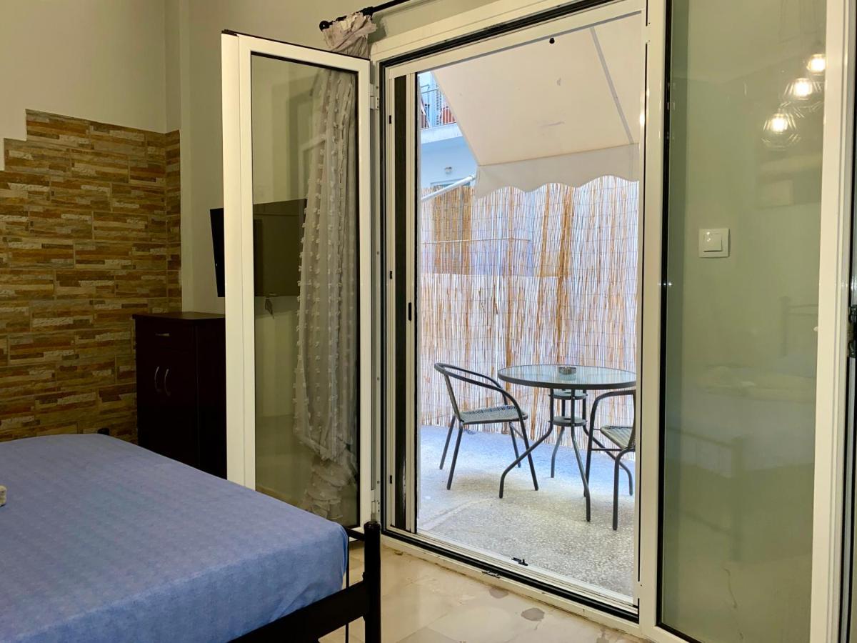 Suitetrails - Cozy LOFT Κypseli with a yard