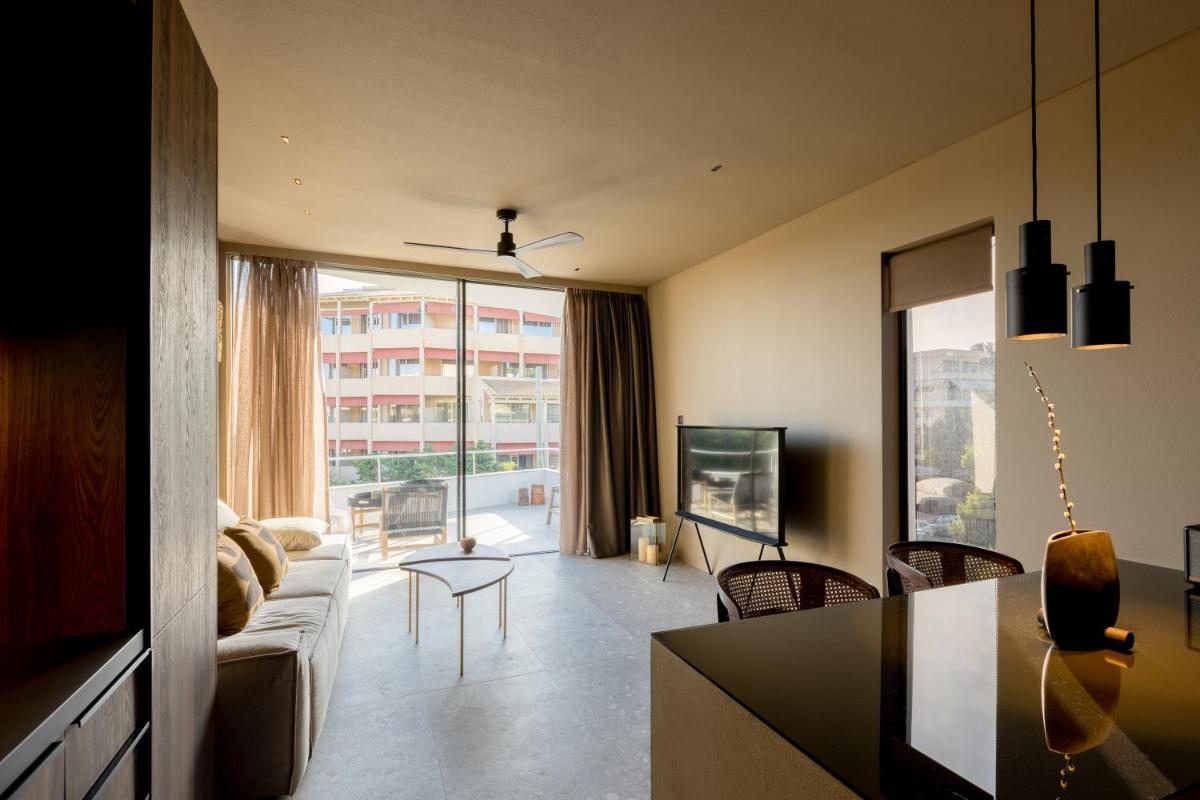 Suitetrails - Svarna Vouliagmeni Suite