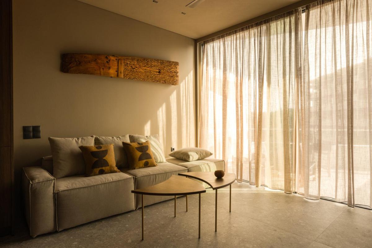 Suitetrails - Svarna Vouliagmeni Suite
