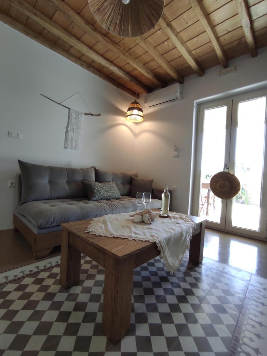 Traditional suites in Chora Kythnos #5 - Housity