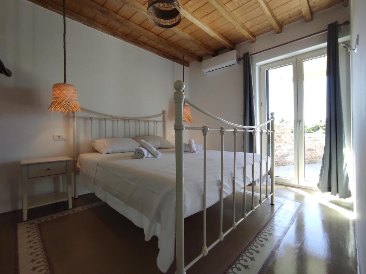 Traditional suites in Chora Kythnos #5 - Housity