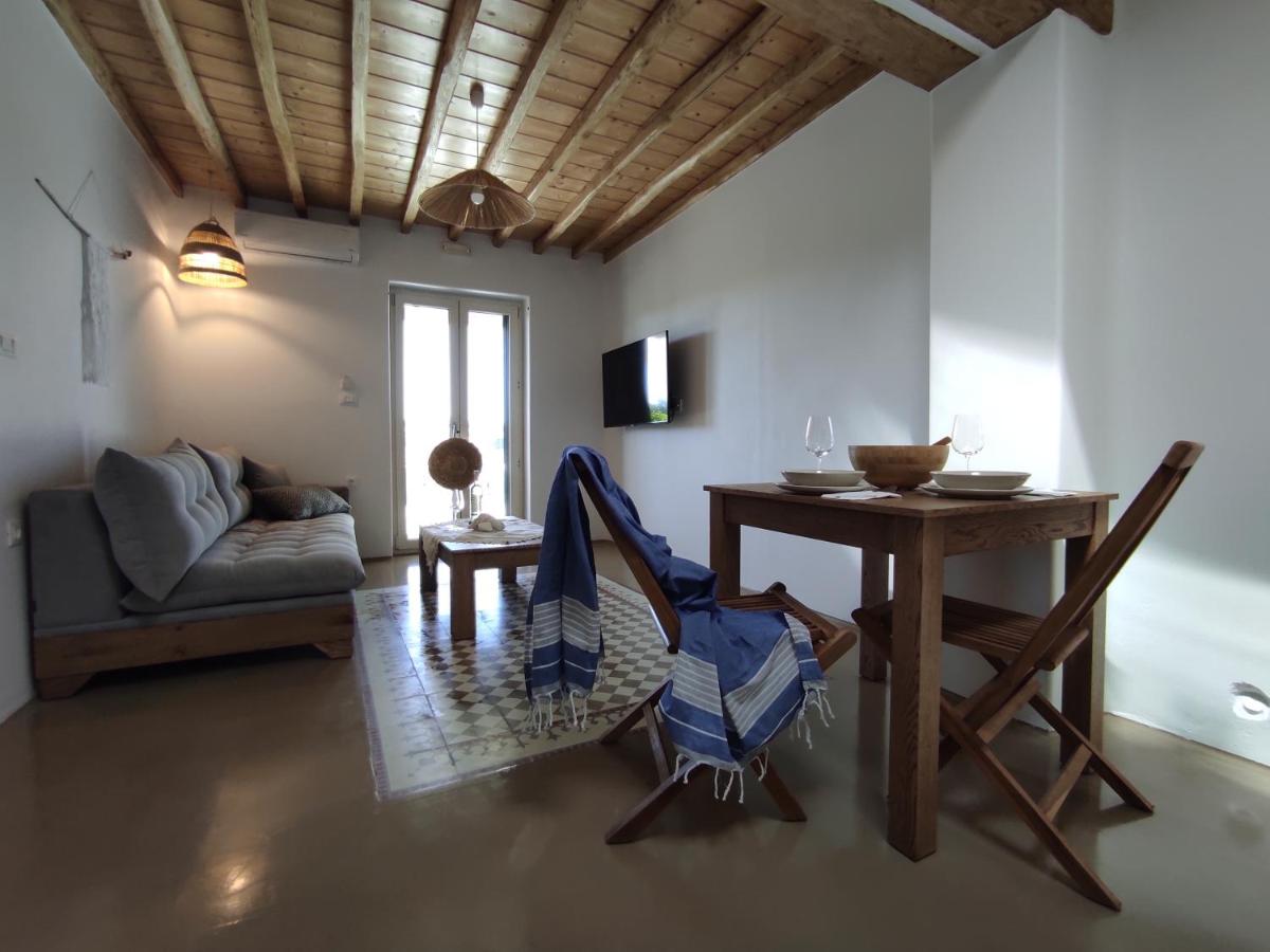 Traditional suites in Chora Kythnos #5 - Housity