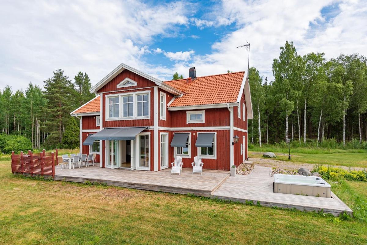 Large and well-equipped house in Dalarna with spa and sauna - Housity