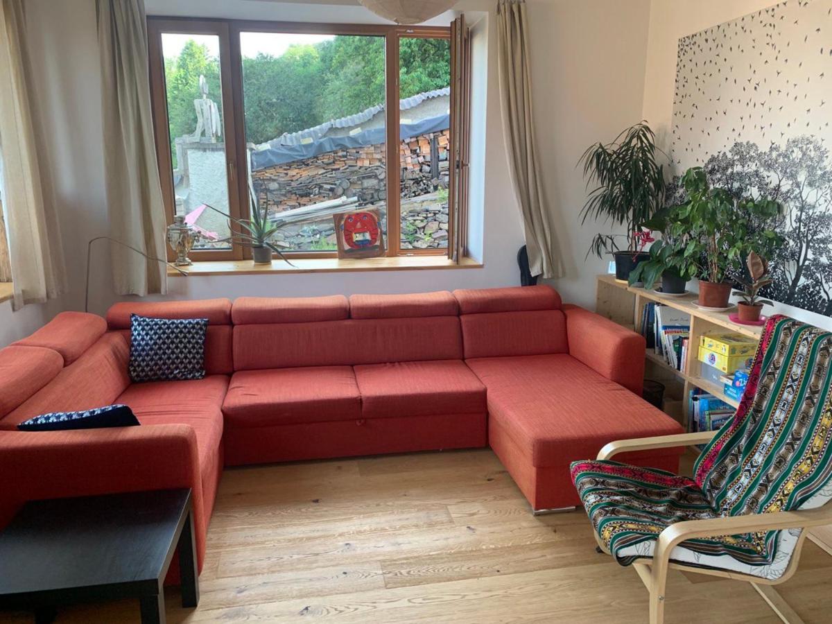 Suitetrails - Cosy family house with garden, 12 min from the center