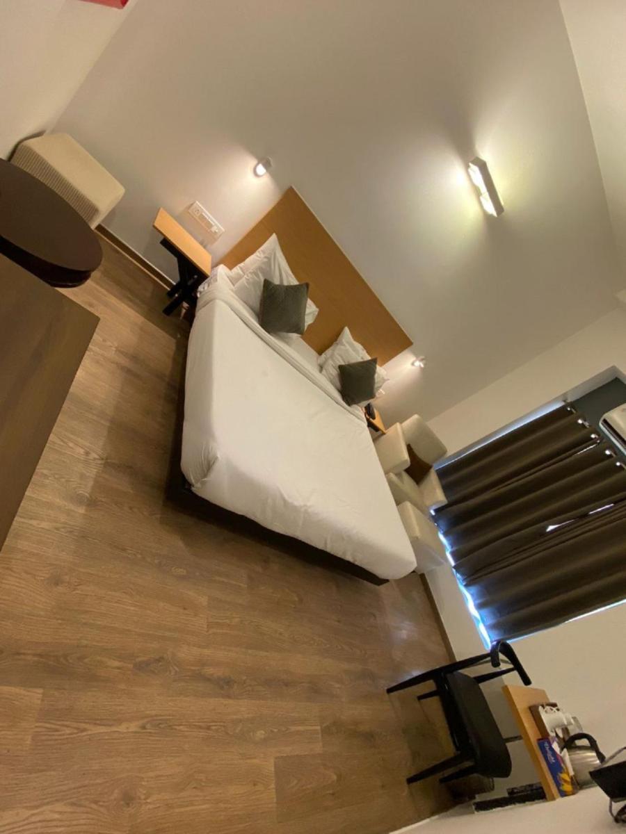 Hotel Bizzotel - Housity