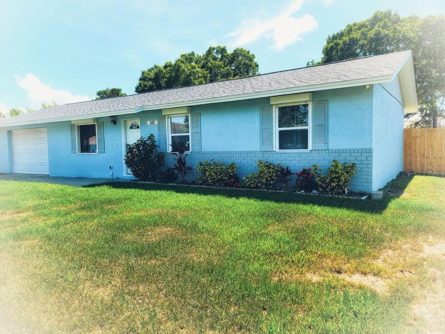 New! Relax & Retreat! House with massage chair near beaches, airport, highways & restaurants - Housity