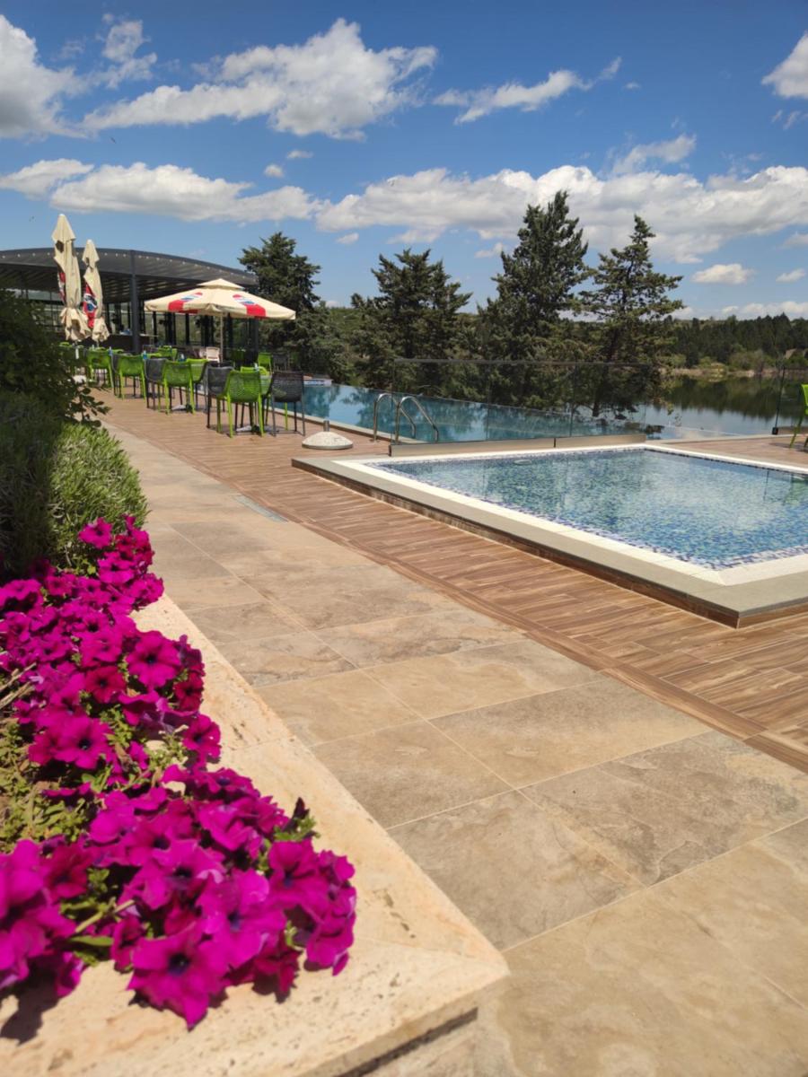Suitetrails - Glorius Hotel