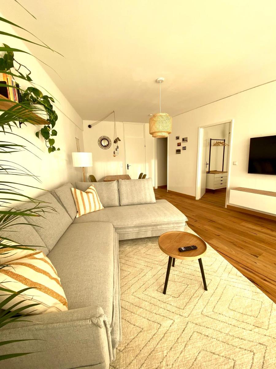 Best Butler Skyline Lodge City Apartment Netflix - Housity