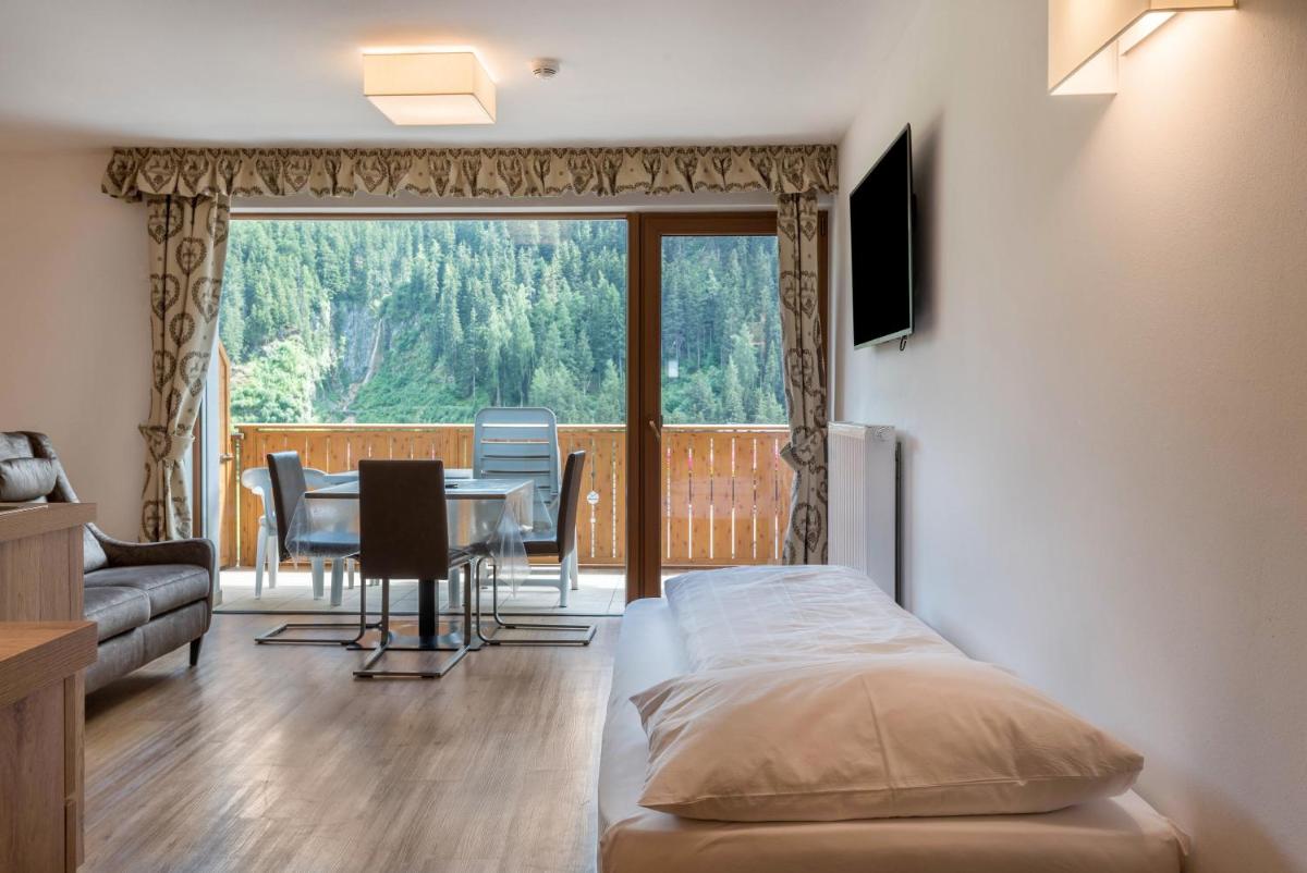 Garni Hotel Gardena App Dolomites 3 - Housity