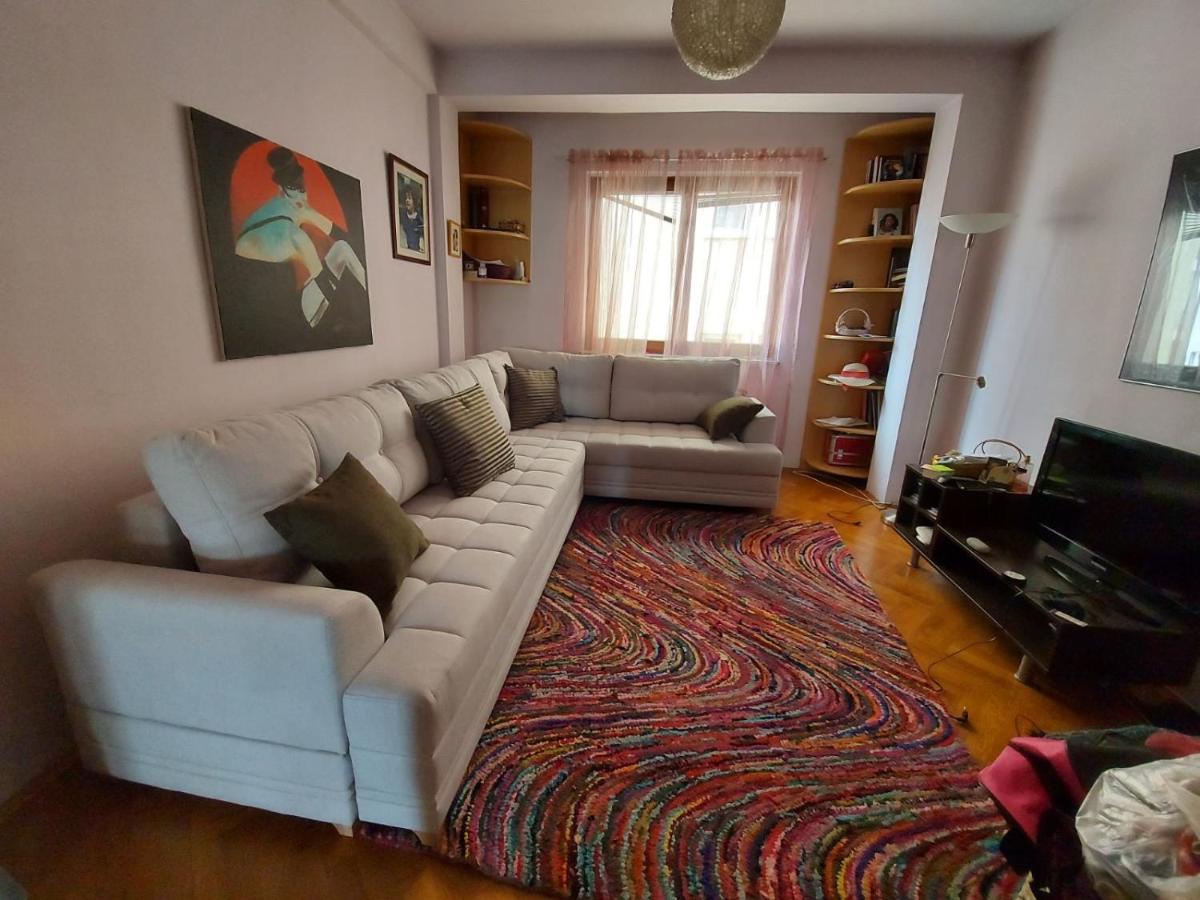 Lovely and spacious apartment in Prishtina center - Housity