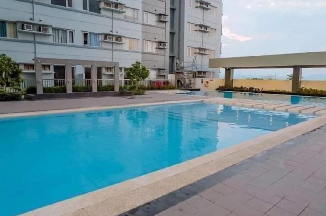 Condo in Poblacion with City and Pool view - Hizvo