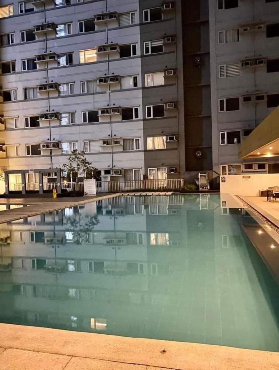 Condo in Poblacion with City and Pool view - Hizvo