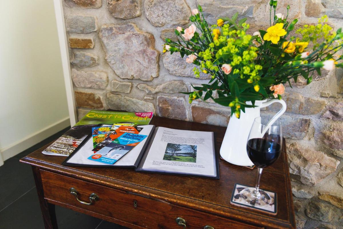 Broomhill Stables - Housity