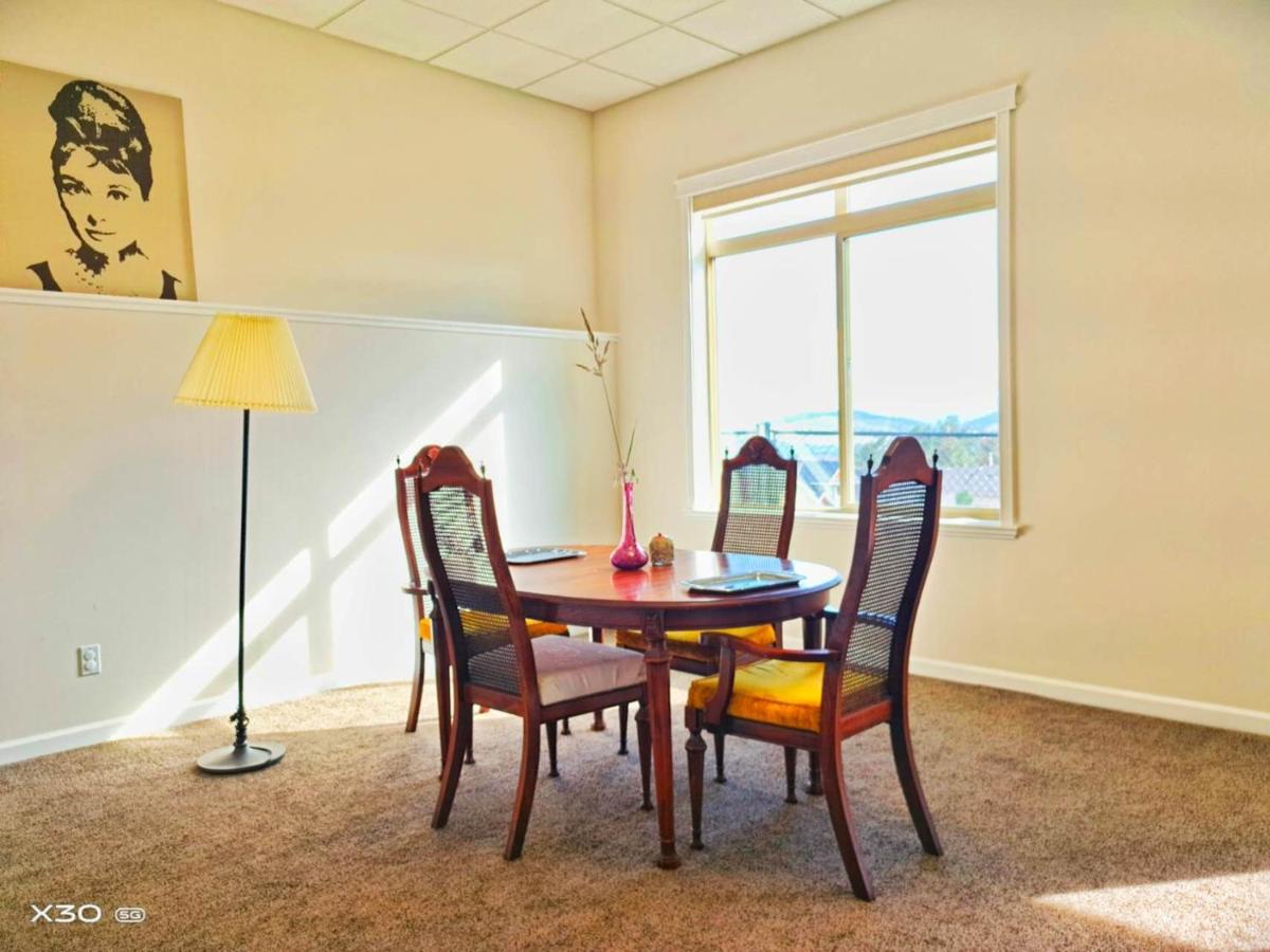 1 bedroom lake Mountain view - Housity