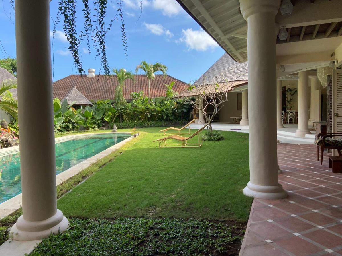 Suitetrails - Beautiful 4 Bedrooms in Umalas : Villa Yogan