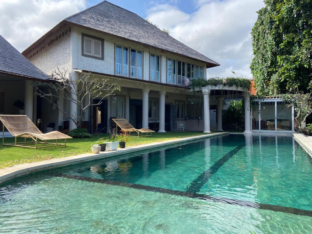 Suitetrails - Beautiful 4 Bedrooms in Umalas : Villa Yogan