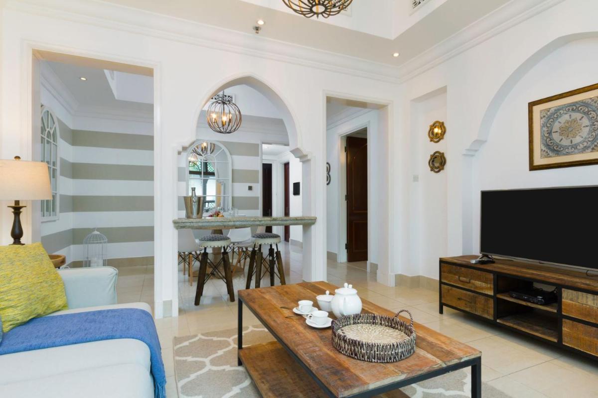 Suitetrails - Souk Al Bahar Al Tajer, Burj Khalifa - Mint Stay