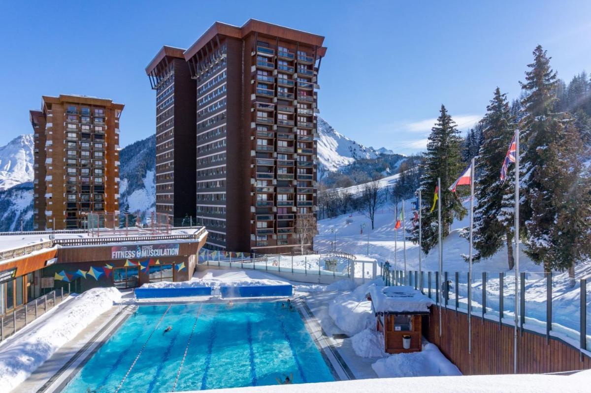 Appartement avec balcon au pied des pistes de ski - Housity