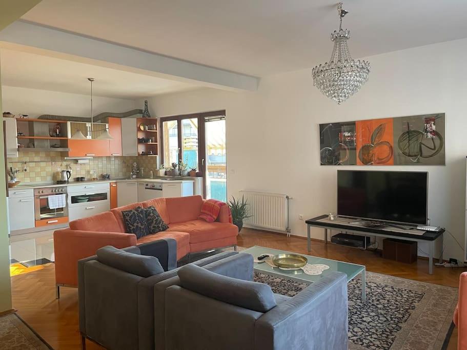 Lovely and spacious apartment in Prishtina center - Housity