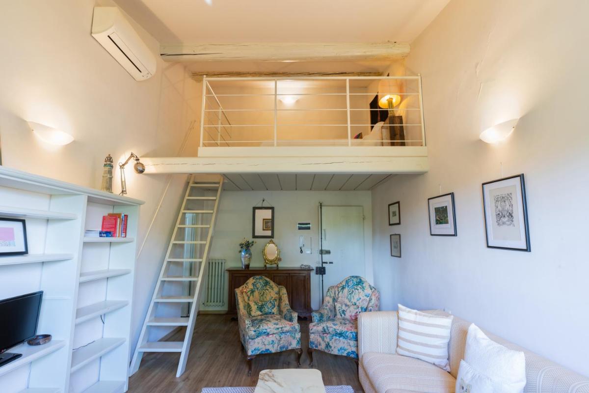 Suitetrails - Flat Juana -Bright apartment Santa Maria Novella