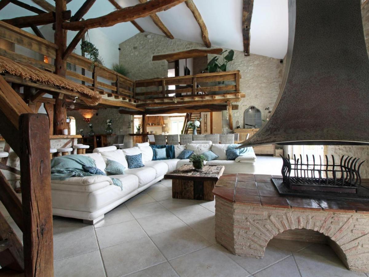 Gîte Saint-Michel-de-Lapujade, 6 pièces, 15 personnes - FR-1-440-391 - Housity