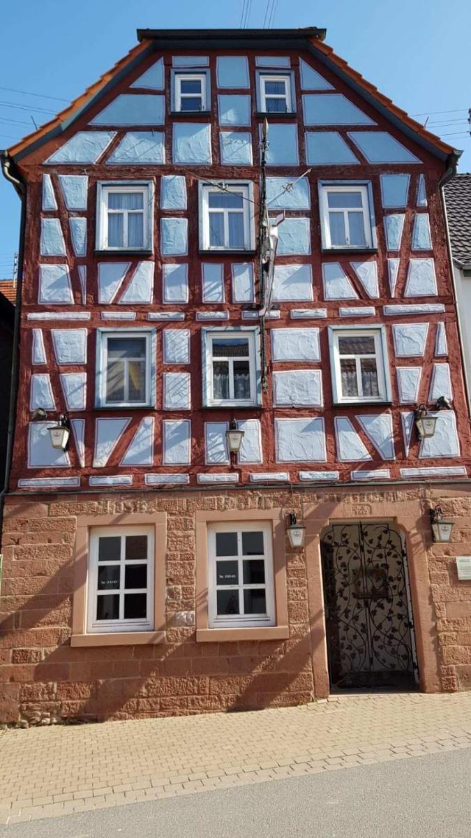 Brunnenputzer Pension Restaurant - Housity