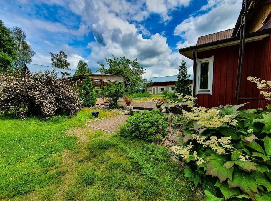 Villa Suvikumpu- hirsitalo maaseudun rauhassa - Housity